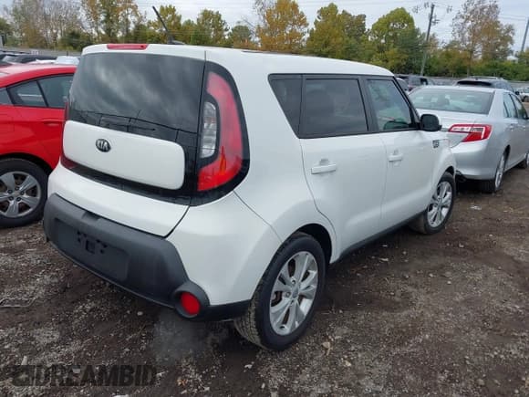 ✅ 2015 Kia Soul + • VIN: KNDJP3A56F7190091 • Лот: 43546526. Опубликован ранее на IAAI с пробегом 80 617 миль. Бесплатный доступ к архиву аукционных продаж из США и подробный отчёт об истории автомобиля на DreamBid. Изображение 4.