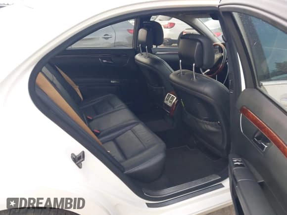 ✅ 2011 Mercedes-Benz S 550 • VIN: WDDNG8GB9BA367022 • Lot: 43598609. Listed on IAAI with 167,942 mi. Free auction sales archive from the USA and detailed vehicle history report at DreamBid. Image 8.