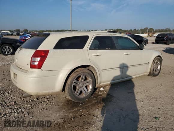 2005 Dodge Magnum RT z VIN 2D4GV58285H642992, wystawiony jako Copart lot #82723935 z przebiegiem 291 022 mil mil oraz Czysty tytuł • Clean title. Historia ofert i sprzedaży dostępna na DreamBid. Obrazek 3.
