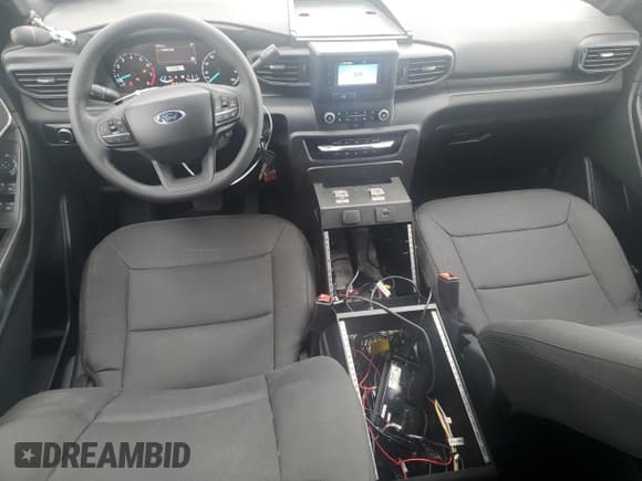 ✅ 2024 Ford Police Interceptor Utility • VIN: 1FM5K8AB9RGA69221 • Lot: 51231915. Wystawiony na Copart z przebiegiem 3 386 mil. Bezpłatny archiwum sprzedaży aukcyjnych z USA i szczegółowy raport historii pojazdu na DreamBid. Zdjęcie 8.