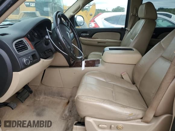 ✅ 2008 Chevrolet Suburban LTZ • VIN: 3GNFC16058G207836 • Lot: 71247964. Wystawiony na Copart z przebiegiem 293 553 mil. Bezpłatny archiwum sprzedaży aukcyjnych z USA i szczegółowy raport historii pojazdu na DreamBid. Zdjęcie 7.