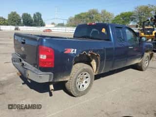 2008 Chevrolet Silverado 1500 LTZ z VIN 2GCEK19J981138895, wystawiony jako Copart lot #81948535 z przebiegiem Nie podano mil oraz Czysty tytuł • Clean title. Historia ofert i sprzedaży dostępna na DreamBid. Obrazek 3.