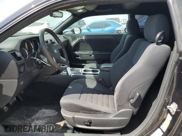 2010 Dodge Challenger SE z VIN 2B3CJ4DV9AH198051, wystawiony jako Copart lot #72643454 z przebiegiem 156 474 mil mil oraz Szkoda całkowita • Salvage title. Historia ofert i sprzedaży dostępna na DreamBid. Obrazek 7.