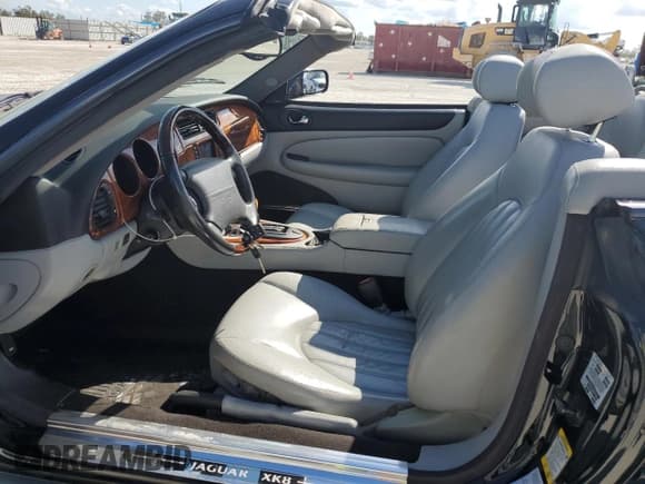 ✅ 2003 Jaguar XK • VIN: SAJDA42C232A32216 • Lot: 80443254. Wystawiony na Copart z przebiegiem Nie podano. Bezpłatny archiwum sprzedaży aukcyjnych z USA i szczegółowy raport historii pojazdu na DreamBid. Zdjęcie 7.