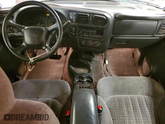 ✅ 2002 Chevrolet Blazer LS • VIN: 1GNDT13W12K100590 • Lot: 88982035. Wystawiony na Copart z przebiegiem 141 184 mil. Bezpłatny archiwum sprzedaży aukcyjnych z USA i szczegółowy raport historii pojazdu na DreamBid. Zdjęcie 8.