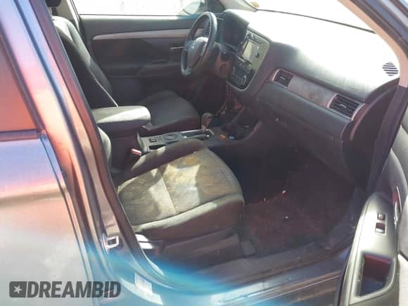 2014 Mitsubishi Outlander SE with VIN JA4AD3A39EZ002894, listed as a IAAI auction lot 43554809 with 212,626 mi miles and . Bid and sale history available at DreamBid. Image 5.