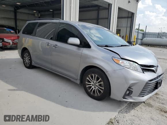 ✅ 2018 Toyota Sienna XLE Auto Access Seat • VIN: 5TDYZ3DC2JS939132 • Lot: 81111245. Listed on Copart with 102,220 mi. Free auction sales archive from the USA and detailed vehicle history report at DreamBid. Image 4.