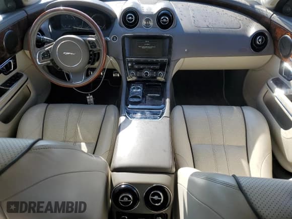 ✅ 2015 Jaguar XJ • VIN: SAJWJ1CD5F8V78022 • Lot: 46268945. Listed on Copart with 65,118 mi. Free auction sales archive from the USA and detailed vehicle history report at DreamBid. Image 8.