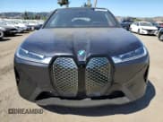 ✅ 2025 BMW iX xDrive50 • VIN: WB523CF00SCU13476 • Лот: 68222205. Опубликован ранее на Copart с пробегом 1 220 миль. Бесплатный доступ к архиву аукционных продаж из США и подробный отчёт об истории автомобиля на DreamBid. Изображение 5.