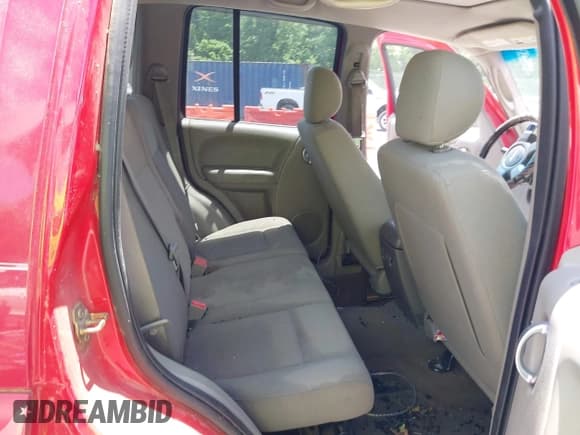 ✅ 2005 Jeep Liberty Limited • VIN: 1J4GK58K85W523163 • Lot: 42322002. Listed on IAAI with 151,677 mi. Free auction sales archive from the USA and detailed vehicle history report at DreamBid. Image 8.