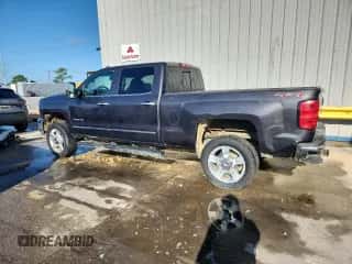 2016 Chevrolet Silverado 2500HD LTZ z VIN 1GC1KWE89GF237125, wystawiony jako Copart lot #85521385 z przebiegiem Nie podano mil oraz Szkoda całkowita • Salvage title. Historia ofert i sprzedaży dostępna na DreamBid. Obrazek 2.
