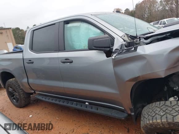 ✅ 2023 Chevrolet Silverado 1500 Custom Trail Boss • VIN: 3GCPDCEK0PG165602 • Lot: 41040300. Wystawiony na IAAI z przebiegiem 16 800 mil. Bezpłatny archiwum sprzedaży aukcyjnych z USA i szczegółowy raport historii pojazdu na DreamBid. Zdjęcie 13.