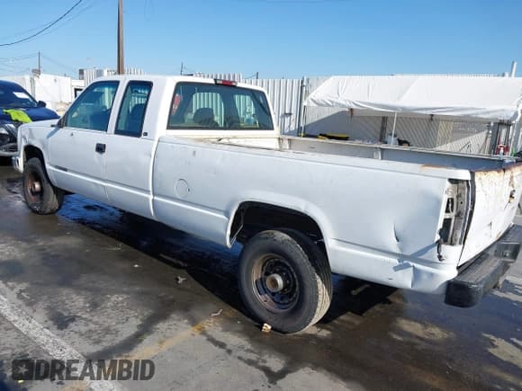 ✅ 1998 GMC Sierra 2500 • VIN: 1GTGC29R4WE502265 • Лот: 41966327. Опубликован ранее на IAAI с пробегом 300 096 миль. Бесплатный доступ к архиву аукционных продаж из США и подробный отчёт об истории автомобиля на DreamBid. Изображение 3.