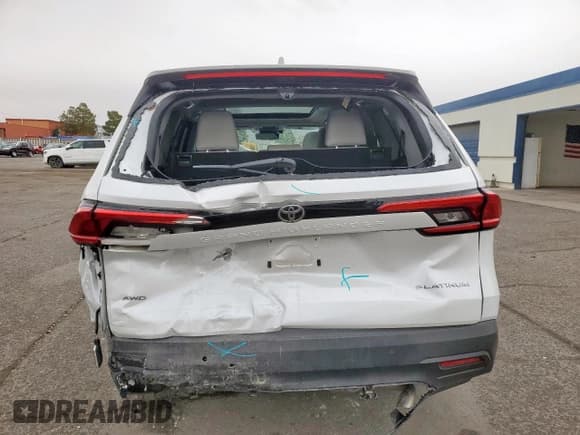 ✅ 2024 Toyota Highlander Platinum • VIN: 5TDAAAB55RS021405 • Lot: 93327265. Listed on Copart with 14,091 mi. Free auction sales archive from the USA and detailed vehicle history report at DreamBid. Image 6.