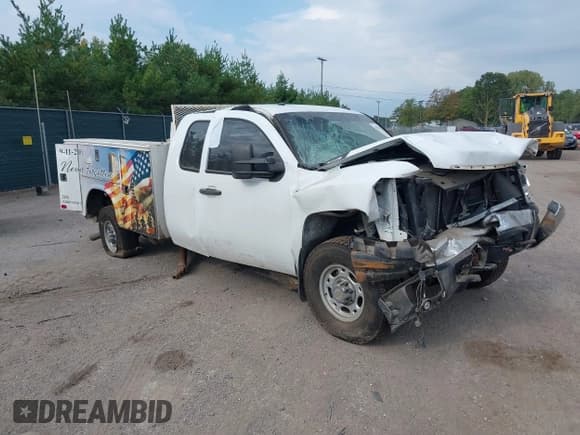 ✅ 2009 Chevrolet Silverado 2500HD • VIN: 1GBHC49KX9E123802 • Lot: 40613505. Wystawiony na IAAI z przebiegiem 159 401 mil. Bezpłatny archiwum sprzedaży aukcyjnych z USA i szczegółowy raport historii pojazdu na DreamBid. Zdjęcie 1.