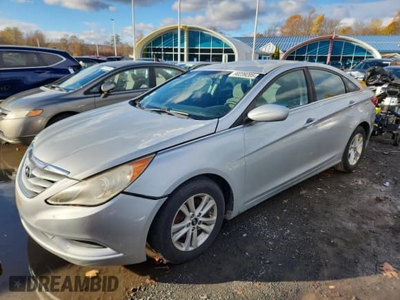 ✅ 2011 Hyundai Sonata GLS • VIN: 5NPEB4AC2BH218334 • Lot: 90239205. Listed on Copart with 116,456 mi. Free auction sales archive from the USA and detailed vehicle history report at DreamBid. Image 1.
