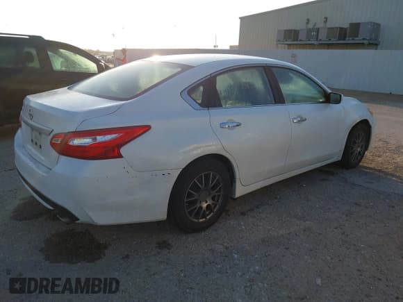 ✅ 2016 Nissan Altima SR • VIN: 1N4AL3AP0GC194066 • Lot: 43727492. Wystawiony na IAAI z przebiegiem 177 147 mil. Bezpłatny archiwum sprzedaży aukcyjnych z USA i szczegółowy raport historii pojazdu na DreamBid. Zdjęcie 4.