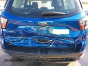 ✅ 2017 Ford Escape S • VIN: 1FMCU0F75HUB96443 • Lot: 43543634. Wystawiony na IAAI z przebiegiem 143 986 mil. Bezpłatny archiwum sprzedaży aukcyjnych z USA i szczegółowy raport historii pojazdu na DreamBid. Zdjęcie 6.