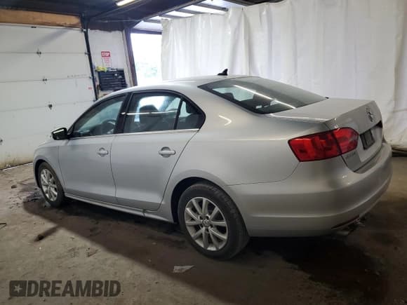 ✅ 2014 Volkswagen Jetta SE • VIN: 3VWD17AJXEM256212 • Лот: 67858495. Опубликован ранее на Copart с пробегом 126 247 миль. Бесплатный доступ к архиву аукционных продаж из США и подробный отчёт об истории автомобиля на DreamBid. Изображение 2.