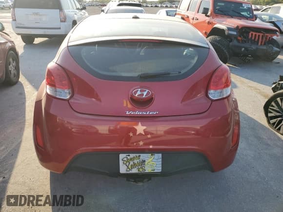 ✅ 2016 Hyundai Veloster • VIN: KMHTC6AD3GU303443 • Lot: 75228464. Wystawiony na Copart z przebiegiem 83 676 mil. Bezpłatny archiwum sprzedaży aukcyjnych z USA i szczegółowy raport historii pojazdu na DreamBid. Zdjęcie 6.