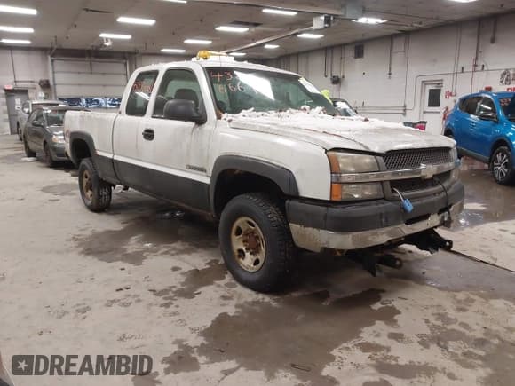 ✅ 2003 Chevrolet Silverado 2500HD LS • VIN: 1GCHK29U53E244524 • Lot: 43876661. Wystawiony na IAAI z przebiegiem 174 441 mil. Bezpłatny archiwum sprzedaży aukcyjnych z USA i szczegółowy raport historii pojazdu na DreamBid. Zdjęcie 1.