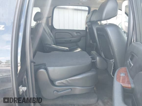 ✅ 2008 Chevrolet Suburban LTZ • VIN: 3GNFC16058G225852 • Лот: 43115717. Опубликован ранее на IAAI с пробегом 119 308 миль. Бесплатный доступ к архиву аукционных продаж из США и подробный отчёт об истории автомобиля на DreamBid. Изображение 8.