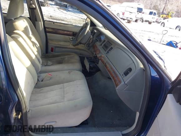 ✅ 2005 Mercury Grand Marquis GS • VIN: 2MEFM74W55X672987 • Lot: 43837809. Listed on IAAI with 117,537 mi. Free auction sales archive from the USA and detailed vehicle history report at DreamBid. Image 5.