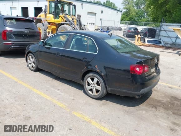 ✅ 2008 Volkswagen Jetta SE • VIN: 3VWRZ71K18M160304 • Lot: 42484836. Wystawiony na IAAI z przebiegiem 185 592 mil. Bezpłatny archiwum sprzedaży aukcyjnych z USA i szczegółowy raport historii pojazdu na DreamBid. Zdjęcie 3.