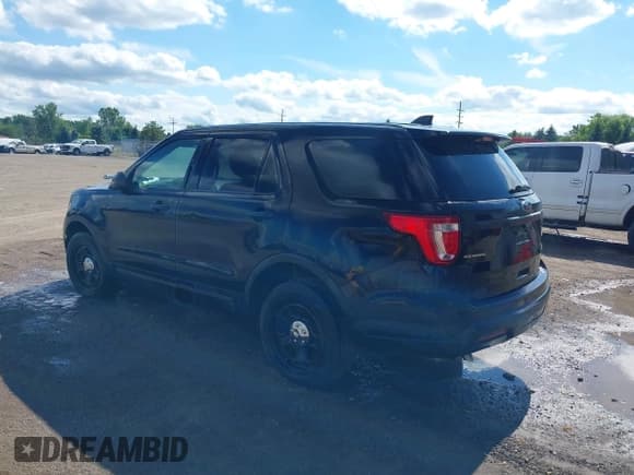 ✅ 2019 Ford Police Interceptor Utility • VIN: 1FM5K8AR1KGA62699 • Lot: 40735851. Wystawiony na IAAI z przebiegiem 76 605 mil. Bezpłatny archiwum sprzedaży aukcyjnych z USA i szczegółowy raport historii pojazdu na DreamBid. Zdjęcie 3.