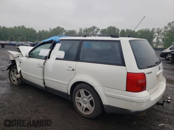 ✅ 2000 Volkswagen Passat • VIN: WVWWH23B2YE278070 • Лот: 60226375. Опубликован ранее на Copart с пробегом Не указан. Бесплатный доступ к архиву аукционных продаж из США и подробный отчёт об истории автомобиля на DreamBid. Изображение 2.