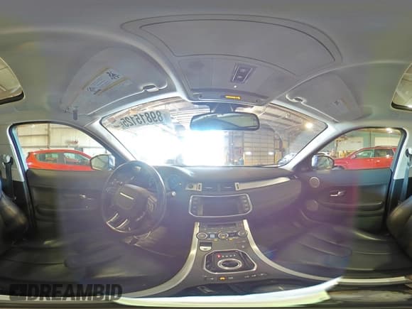 ✅ 2015 Land Rover Range Rover Evoque Pure Plus • VIN: SALVP2BG6FH016777 • Lot: 89815125. Wystawiony na Copart z przebiegiem 79 317 mil. Bezpłatny archiwum sprzedaży aukcyjnych z USA i szczegółowy raport historii pojazdu na DreamBid. Zdjęcie 15.