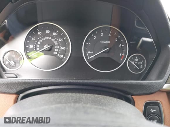 ✅ 2015 BMW 3 Series 328i • VIN: WBA3A5G53FNS86430 • Lot: 42097026. Wystawiony na IAAI z przebiegiem Nie podano. Bezpłatny archiwum sprzedaży aukcyjnych z USA i szczegółowy raport historii pojazdu na DreamBid. Zdjęcie 7.