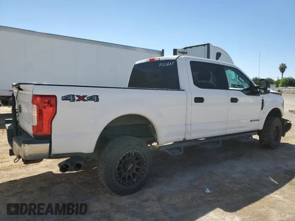 ✅ 2018 Ford F-250 XL • VIN: 1FT7W2BT9JEB38334 • Lot: 66507795. Listed on Copart with 122,685 mi. Free auction sales archive from the USA and detailed vehicle history report at DreamBid. Image 3.