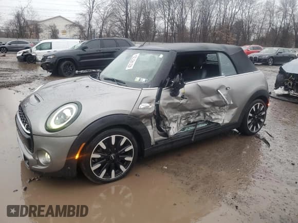 ✅ 2019 MINI Convertible Cooper S • VIN: WMWWG9C57K3E40882 • Лот: 43148735. Опубликован ранее на Copart с пробегом 40 766 миль. Бесплатный доступ к архиву аукционных продаж из США и подробный отчёт об истории автомобиля на DreamBid. Изображение 1.