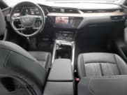 ✅ 2019 Audi e-tron Premium Plus • VIN: WA1LAAGE4KB011280 • Лот: 91477305. Опубликован ранее на Copart с пробегом 68 638 миль. Бесплатный доступ к архиву аукционных продаж из США и подробный отчёт об истории автомобиля на DreamBid. Изображение 8.