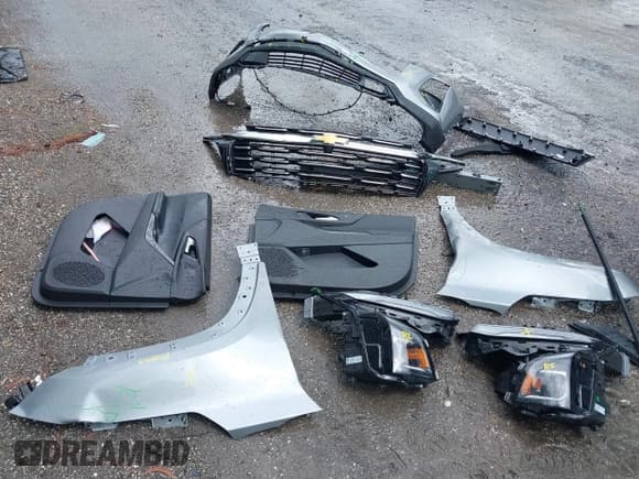 ✅ 2025 Chevrolet Equinox FWD LT • VIN: 3GNAXHEG2SL177439 • Lot: 42992569. Wystawiony na IAAI z przebiegiem 9 406 mil. Bezpłatny archiwum sprzedaży aukcyjnych z USA i szczegółowy raport historii pojazdu na DreamBid. Zdjęcie 12.