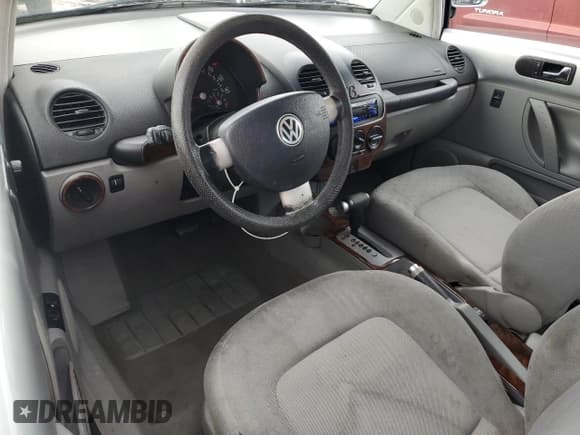 ✅ 1998 Volkswagen Beetle • VIN: 3VWBB61C5WM030385 • Лот: 81005845. Опубликован ранее на Copart с пробегом 139 106 миль. Бесплатный доступ к архиву аукционных продаж из США и подробный отчёт об истории автомобиля на DreamBid. Изображение 8.