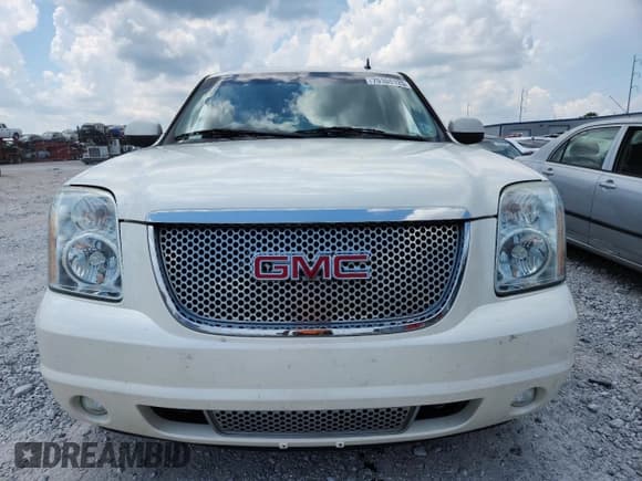 ✅ 2013 GMC Yukon XL Denali • VIN: 1GKS1MEF6DR345131 • Lot: 70108125. Wystawiony na Copart z przebiegiem 148 973 mil. Bezpłatny archiwum sprzedaży aukcyjnych z USA i szczegółowy raport historii pojazdu na DreamBid. Zdjęcie 5.
