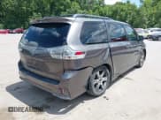 ✅ 2014 Toyota Sienna SE • VIN: 5TDXK3DC8ES443113 • Lot: 42735795. Wystawiony na IAAI z przebiegiem 235 269 mil. Bezpłatny archiwum sprzedaży aukcyjnych z USA i szczegółowy raport historii pojazdu na DreamBid. Zdjęcie 4.