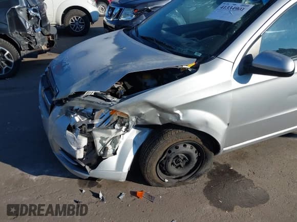 ✅ 2009 Chevrolet Aveo 1LT • VIN: KL1TD56EX9B374755 • Lot: 41334901. Wystawiony na IAAI z przebiegiem 105 967 mil. Bezpłatny archiwum sprzedaży aukcyjnych z USA i szczegółowy raport historii pojazdu na DreamBid. Zdjęcie 6.