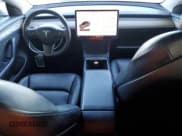 ✅ 2022 Tesla Model 3 • VIN: 5YJ3E1EA4NF186379 • Lot: 90080625. Wystawiony na Copart z przebiegiem 127 993 mil. Bezpłatny archiwum sprzedaży aukcyjnych z USA i szczegółowy raport historii pojazdu na DreamBid. Zdjęcie 8.