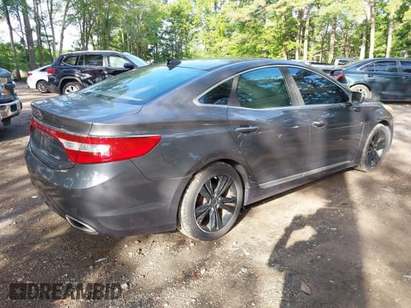 ✅ 2013 Hyundai Azera • VIN: KMHFH4JG7DA323379 • Лот: 42770536. Опубликован ранее на IAAI с пробегом 159 920 миль. Бесплатный доступ к архиву аукционных продаж из США и подробный отчёт об истории автомобиля на DreamBid. Изображение 4.