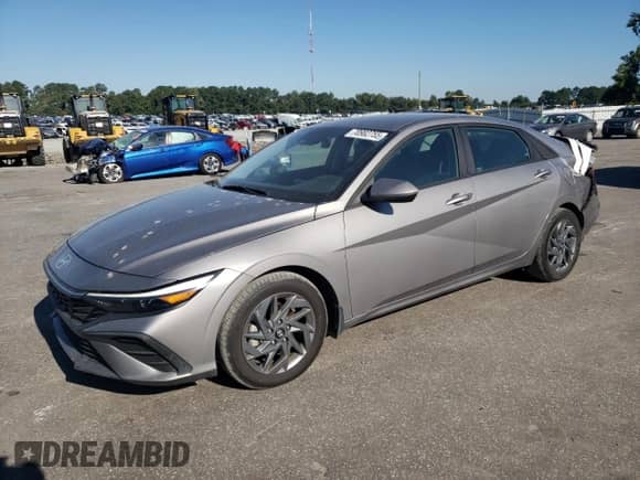 2024 Hyundai Elantra SEL с VIN KMHLM4DG5RU707726, выставлен на аукционе Copart как лот 70982755 с пробегом 38 349 миль миль и Списание • Salvage title. История ставок и продаж доступна на DreamBid. Изображение 1.