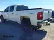 2007 Chevrolet Silverado 2500HD 1LT z VIN 1GCHK23687F509446, wystawiony jako IAAI lot #43417222 z przebiegiem 397 685 mil mil oraz . Historia ofert i sprzedaży dostępna na DreamBid. Obrazek 3.
