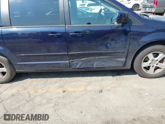 ✅ 2012 Dodge Grand Caravan SXT • VIN: 2C4RDGCG6CR310337 • Lot: 43245893. Wystawiony na IAAI z przebiegiem 219 844 mil. Bezpłatny archiwum sprzedaży aukcyjnych z USA i szczegółowy raport historii pojazdu na DreamBid. Zdjęcie 6.