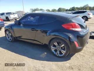 ✅ 2015 Hyundai Veloster • VIN: KMHTC6AD2FU231178 • Lot: 76077744. Wystawiony na Copart z przebiegiem 124 857 mil. Bezpłatny archiwum sprzedaży aukcyjnych z USA i szczegółowy raport historii pojazdu na DreamBid. Zdjęcie 2.