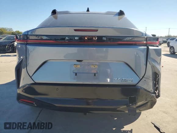 ✅ 2023 Lexus RZ 450e Premium • VIN: JTJAAAAB9PA007912 • Lot: 79579694. Wystawiony na Copart z przebiegiem 18 443 mil. Bezpłatny archiwum sprzedaży aukcyjnych z USA i szczegółowy raport historii pojazdu na DreamBid. Zdjęcie 6.