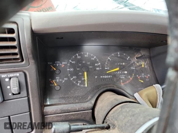 ✅ 1994 Chevrolet S-10 LS • VIN: 1GCCS19Z2R8154903 • Lot: 71016485. Wystawiony na Copart z przebiegiem 56 478 mil. Bezpłatny archiwum sprzedaży aukcyjnych z USA i szczegółowy raport historii pojazdu na DreamBid. Zdjęcie 9.