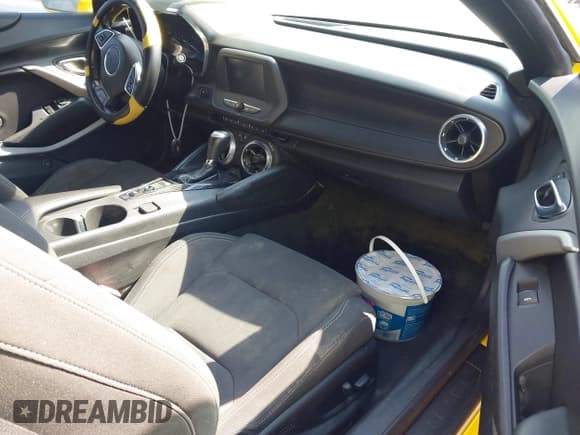 ✅ 2018 Chevrolet Camaro 1LT • VIN: 1G1FB3DS9J0132900 • Lot: 42399185. Listed on IAAI with Not provided. Free auction sales archive from the USA and detailed vehicle history report at DreamBid. Image 5.