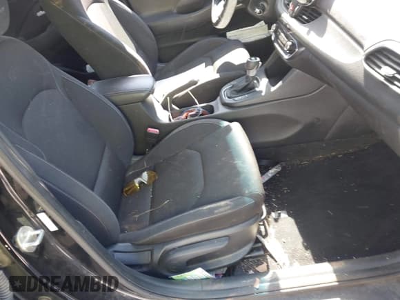 ✅ 2019 Hyundai Elantra • VIN: KMHH35LE4KU102259 • Lot: 42075775. Listed on IAAI with 75,830 mi. Free auction sales archive from the USA and detailed vehicle history report at DreamBid. Image 5.